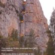 R�peles del Risco del Morr�n - Concebidos para el descenso r�pido de la pared.
Muy importante seguir las instrucciones para 'EVITAR ACCIDENTES'

Una vez en la cima bajamos al colladito por las cuerdas fijas, veremos dos chapas que suben a fuera del risco; justo en este punto a mano izquierda veremos un camino entre los arbustos, que te llevan al primer r�pel. A partir de aqu�:

Descenso con cuerda de 70 o 80 m. OBLIGATORIOS los 4 r�peles, (aunque haya repisa, nunca os fi�is de lo que pueda haber debajo).

Descenso con cuerdas dobles, m�nimo 55 m. se puede bajar de la pared con 2 r�peles.